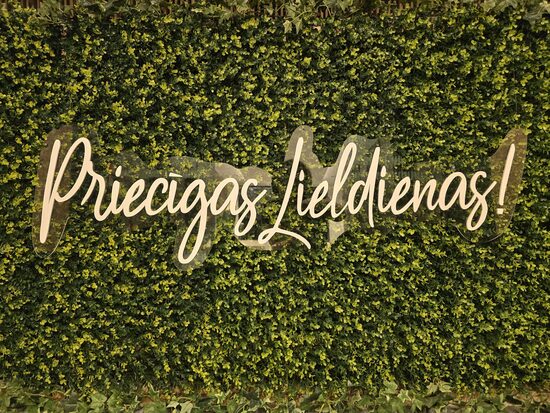 Uzraksts " Priecīgas Lieldienas!" 