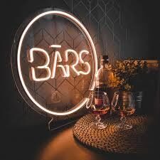 Neona uzraksts "BĀRS"